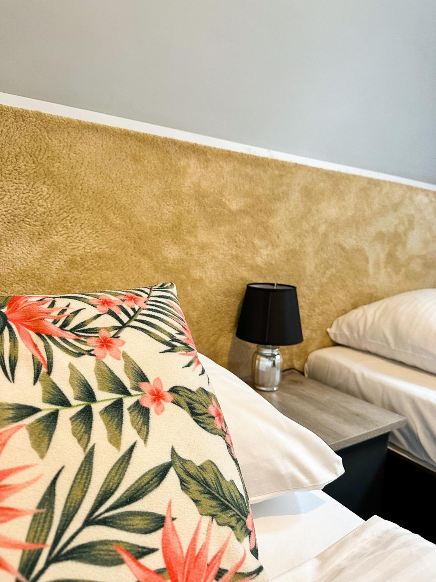 Expolis Residence - City Center Mtp Targi - 24H #Betterthanyourex Познан Екстериор снимка